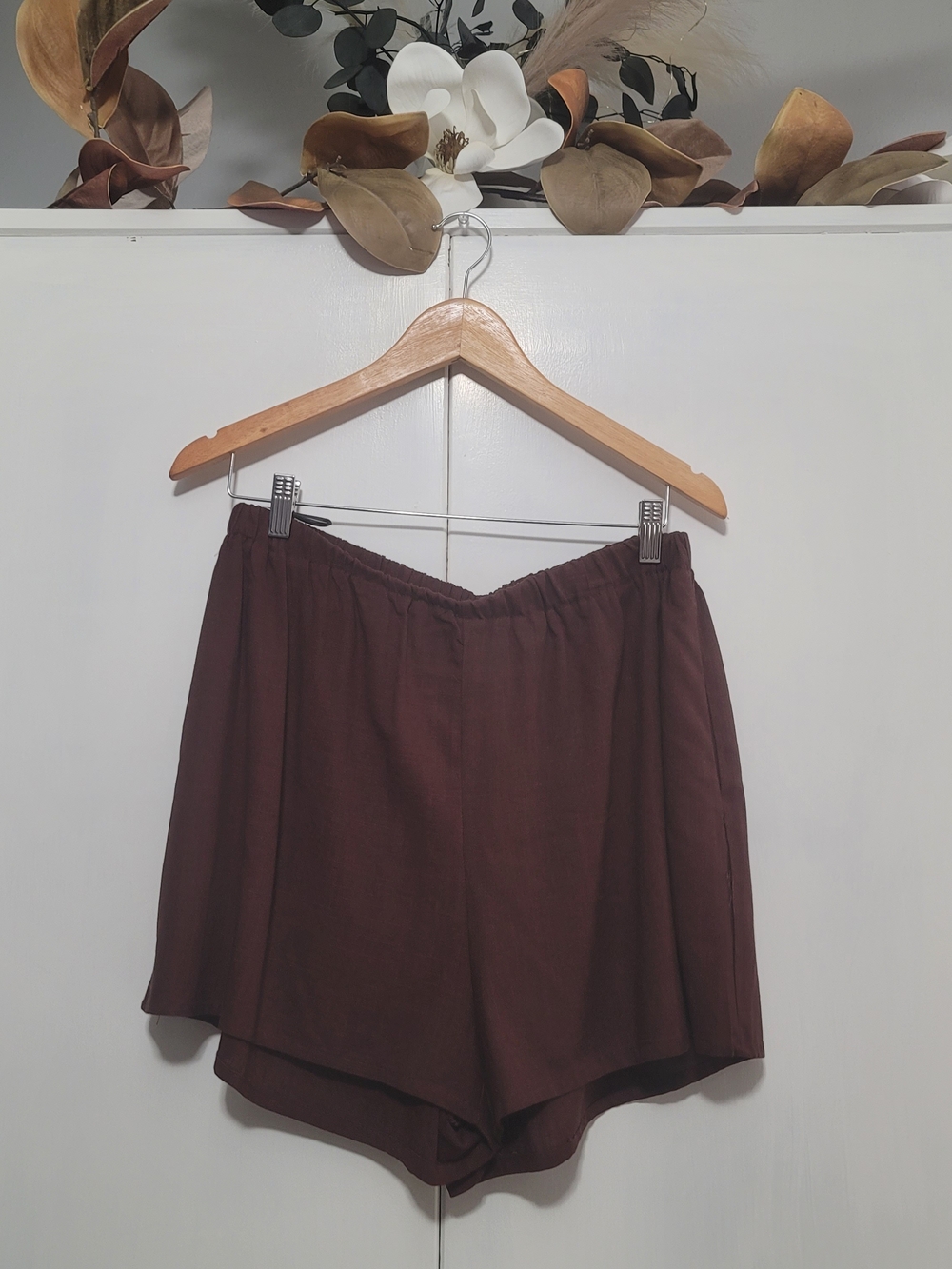 High-Waist Brown Women's Relaxed Linen-Blend Shorts
